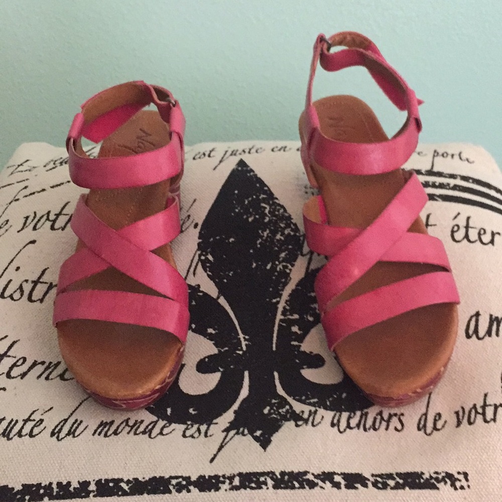 Ladies stylish platforms in pink